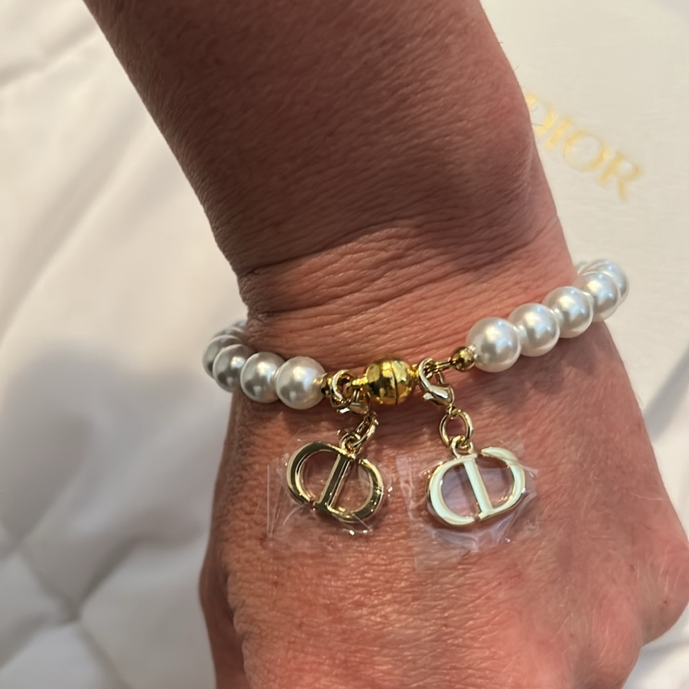 Dior Silver Pearl Bracelet with Gold Accents - Picture 4 of 6